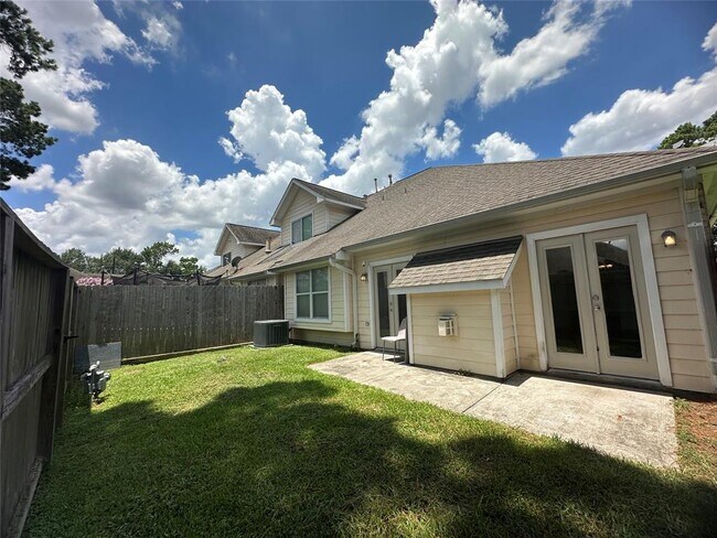 Building Photo - 2027 Marchwood Manor Dr