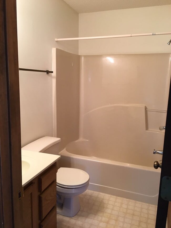 Building Photo - 119 Birdie Ct