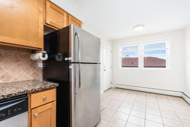 Building Photo - 2 bedroom in Skokie IL 60076