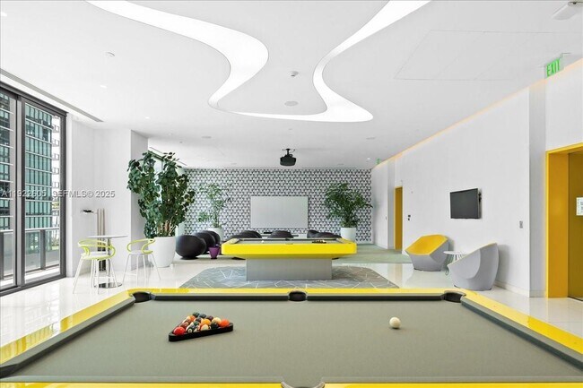 Building Photo - 501 NE 31st St