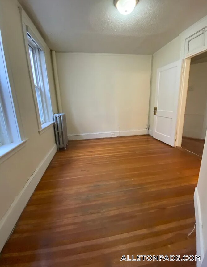 Building Photo - 11 Barrows St