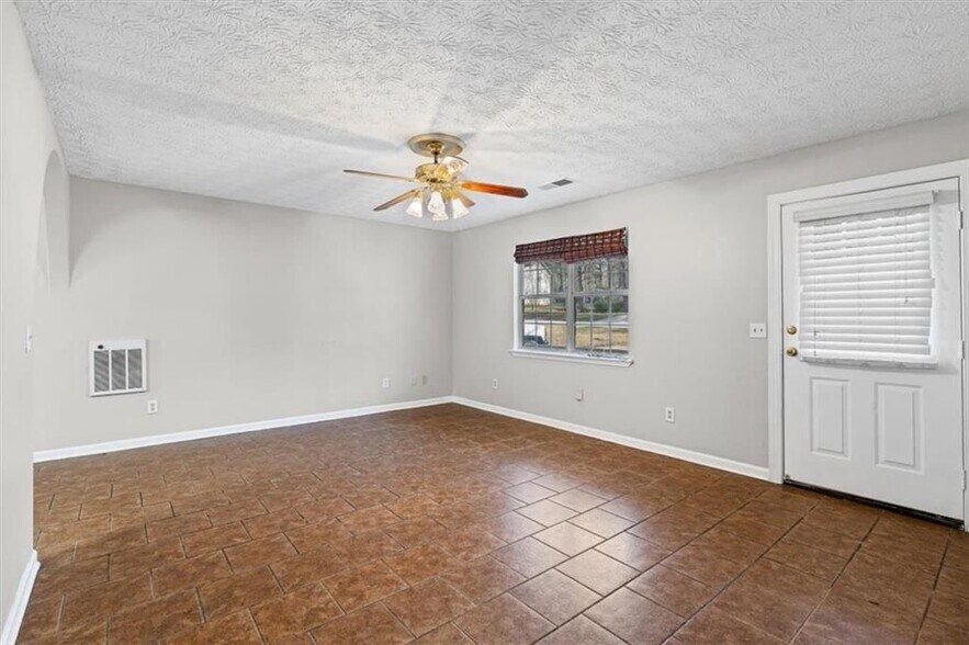 Building Photo - 120 Woodcrest Dr