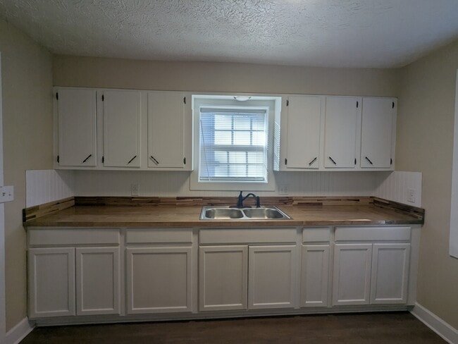 Building Photo - 7574 US-1