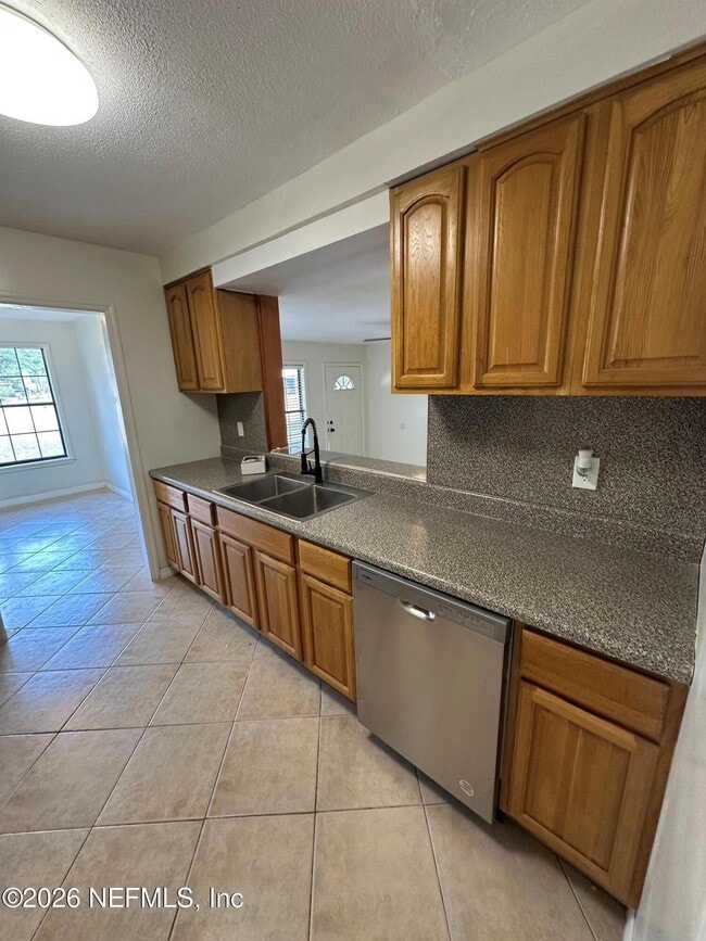 Building Photo - 1904 Delaroche Dr W