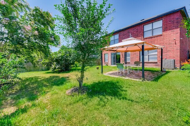 Building Photo - BEAUTIFUL HOME  |  OPEN CONCEPT  |  3 LIVING AREAS  |  FURNISHED OPTION  |  NEAR SCHOOLS & SHOPPING