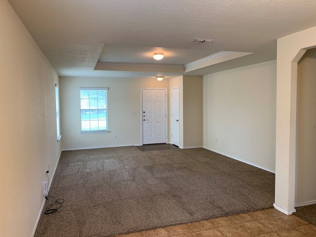 Building Photo - 3 Bedroom Single Story Home With An Open Floor Plan!