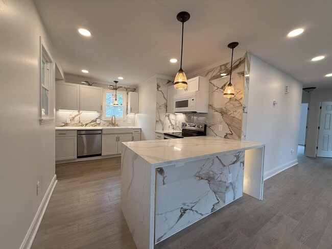 Building Photo - 2763 Catalina Ave