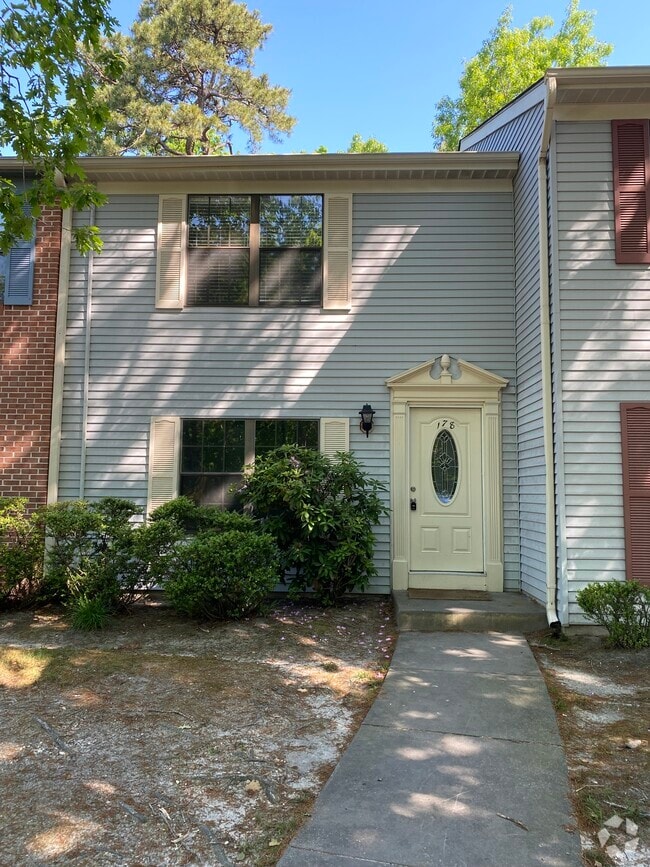 Building Photo - 178 Patriots Ct