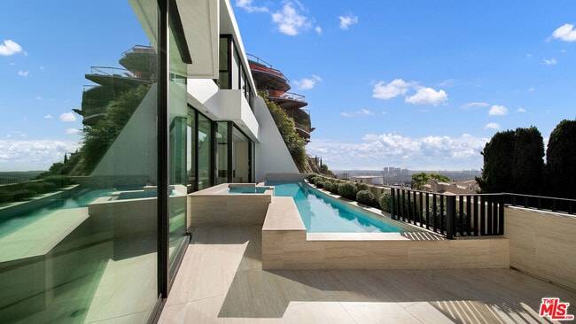 Building Photo - 8765 Hollywood Blvd