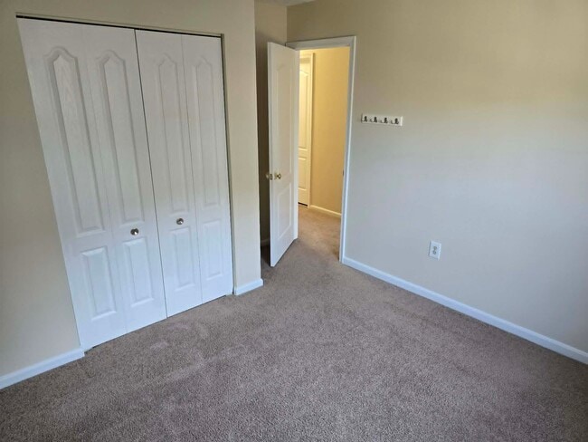 Building Photo - 45275 Elkton Ln