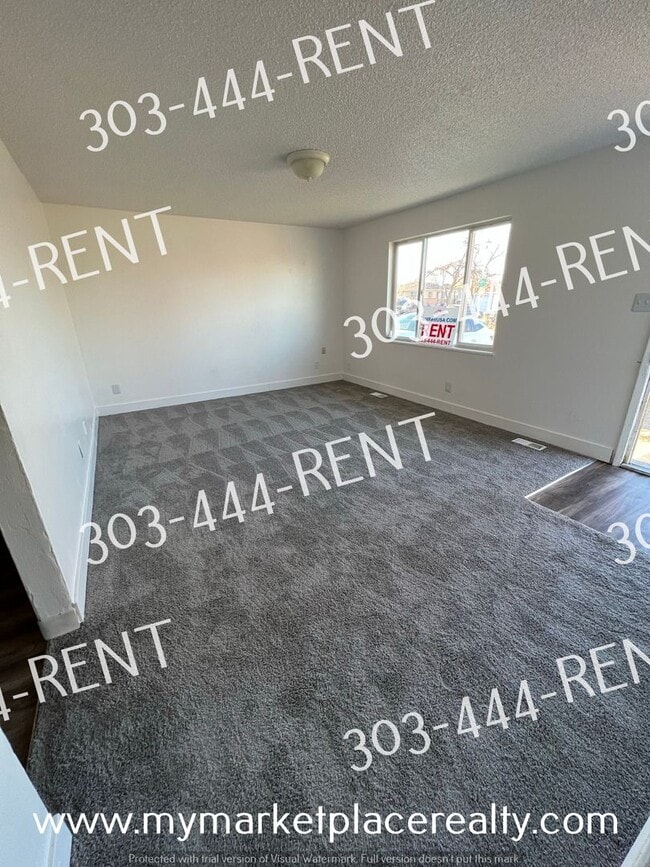 Building Photo - 4 Bedroom 2 Bathroom Single Family Home in Montbello!