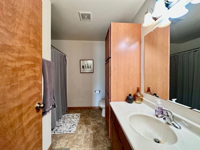 Building Photo - 1170-1172-1172 S Atrium Ct