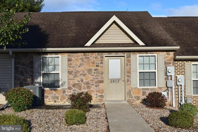 Building Photo - 2807 Roosevelt Dr