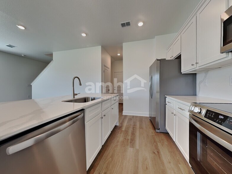 Building Photo - 16528 Cheyanne Ct