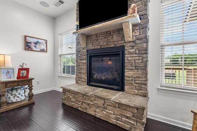 Building Photo - 6725 Pleasant Gate Ln