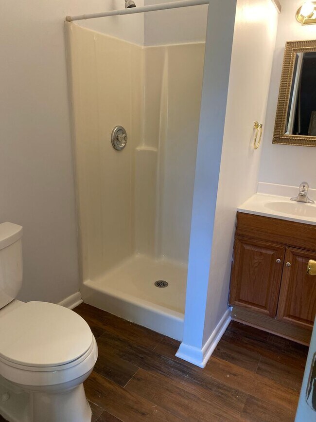 Building Photo - Cozy 2 Bed/2 Bath 1 Story Bungalow - Large...