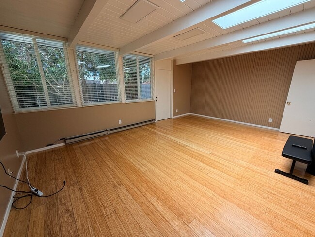 Building Photo - San Mateo 4Bed/2Ba Eichler Home with Putting Green, Vegetable Garden & Designer Finishes