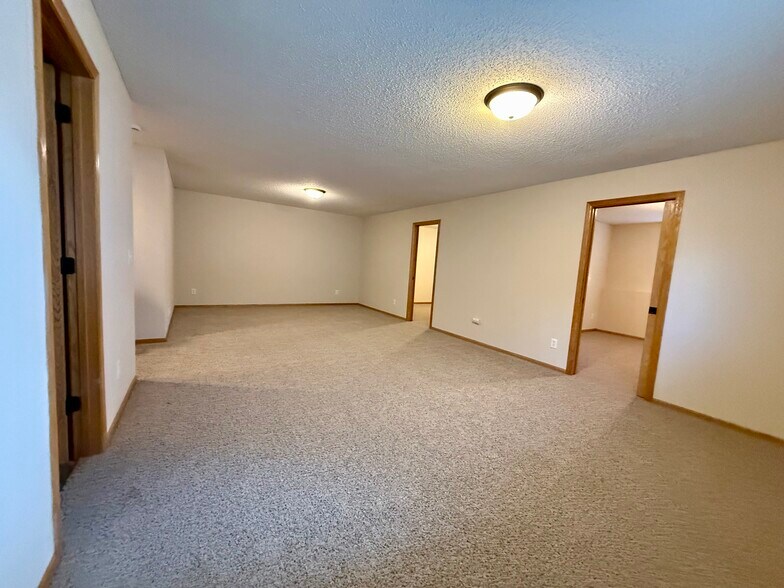 Building Photo - 176 Pheasant Ridge Dr