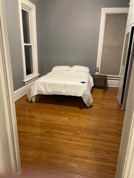 Bedroom 1 - 206 S Walnut St