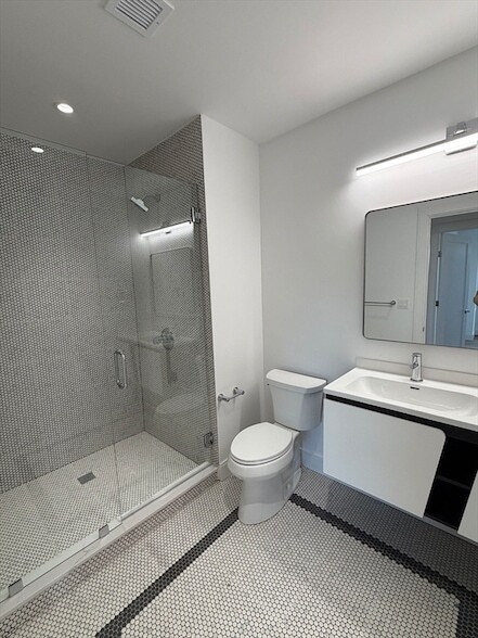 Building Photo - 1121 Dorchester Ave