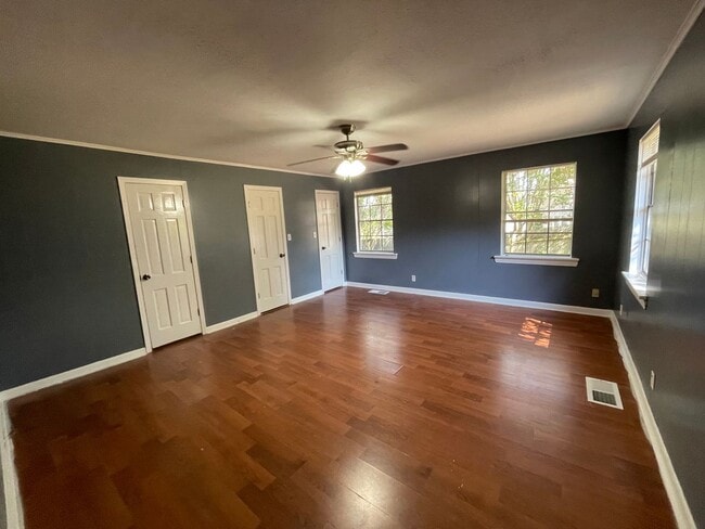 Building Photo - 3 Bedroom 2 Bath Home in Clinton