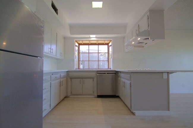 Building Photo - Architect’s Dream with Panoramic Valley Views in Private Calabasas Cul-de-Sac