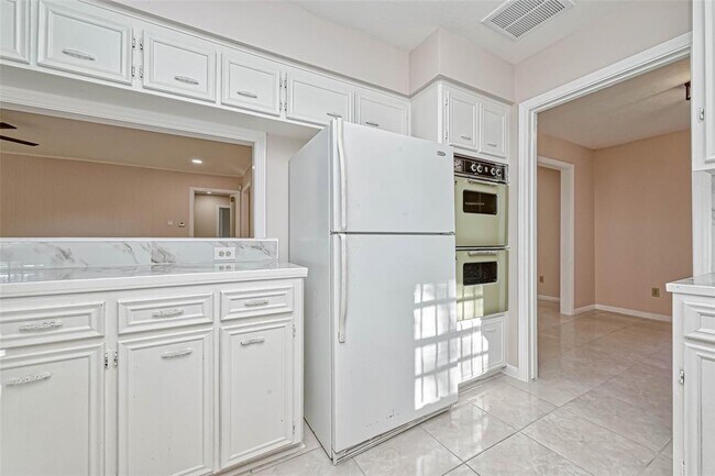 Building Photo - 11503 High Star Dr