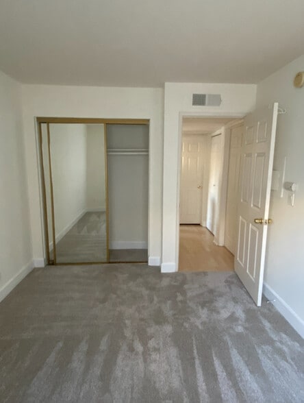 Building Photo - 7045 Woodley Ave