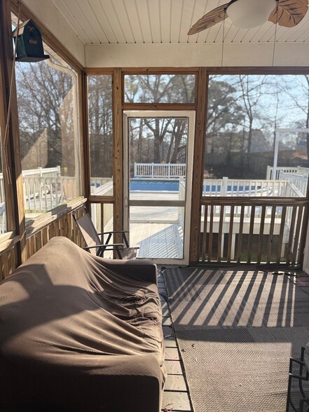 Building Photo - 1112 Rebarah Moor Dr