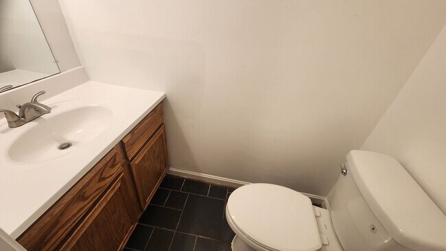 Building Photo - Spacious Arlington TH Near Ballston Metro!