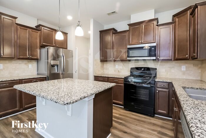 Building Photo - 112 Eden Ave