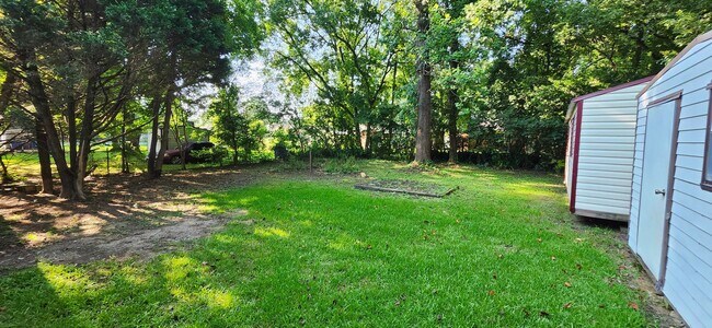 Building Photo - 3 bedroom home near base