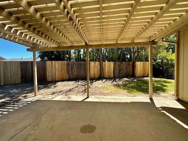 Building Photo - Charming 2 bedroom 2 bathroom home located in south Sacramento!