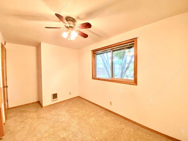 Building Photo - Bend Ranch-Style Home with Covered Patio &...