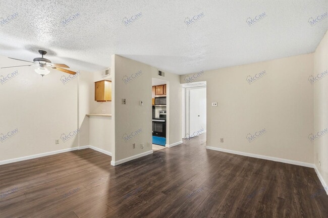 Building Photo - 9520 Royal Ln