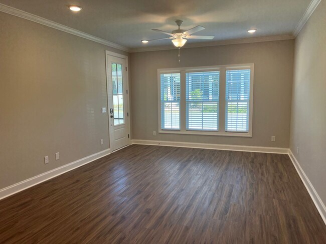 Building Photo - Lovely Three Bedroom Townhouse in Washington Square!- Half Off First Month's Rent For Qualified A...