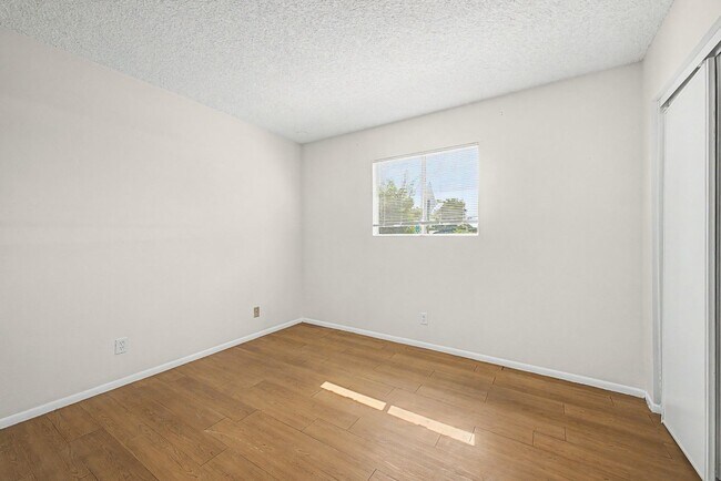 Building Photo - Remodeled 2 bedroom 2 bathroom
