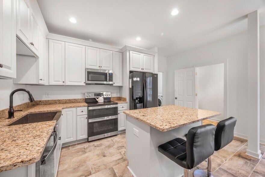 Building Photo - 4 Pasture Cir