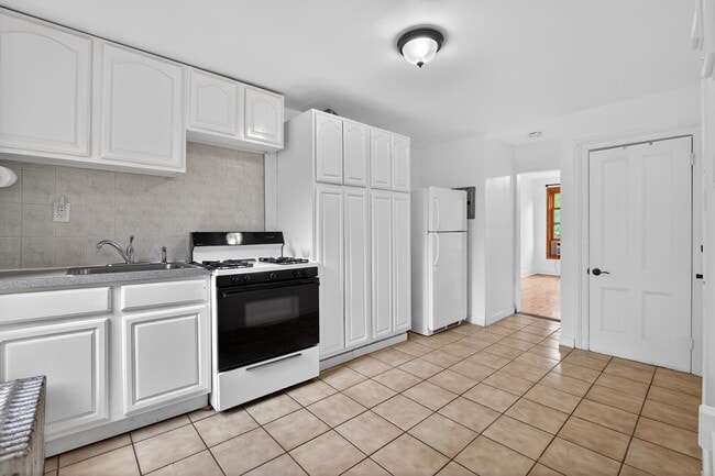 Building Photo - 232.5 6th St