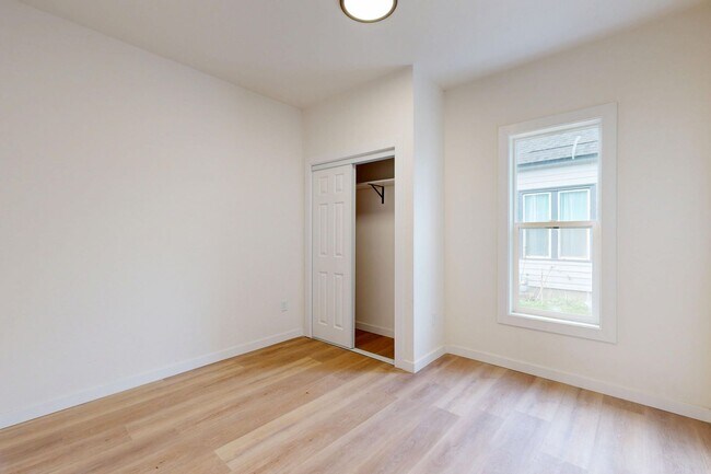 Building Photo - Ground Level Home