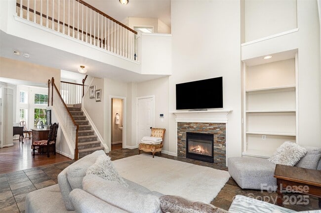 Building Photo - 8256 Chatham Oaks Dr