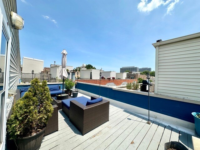 Building Photo - 4240 N Kenmore Ave