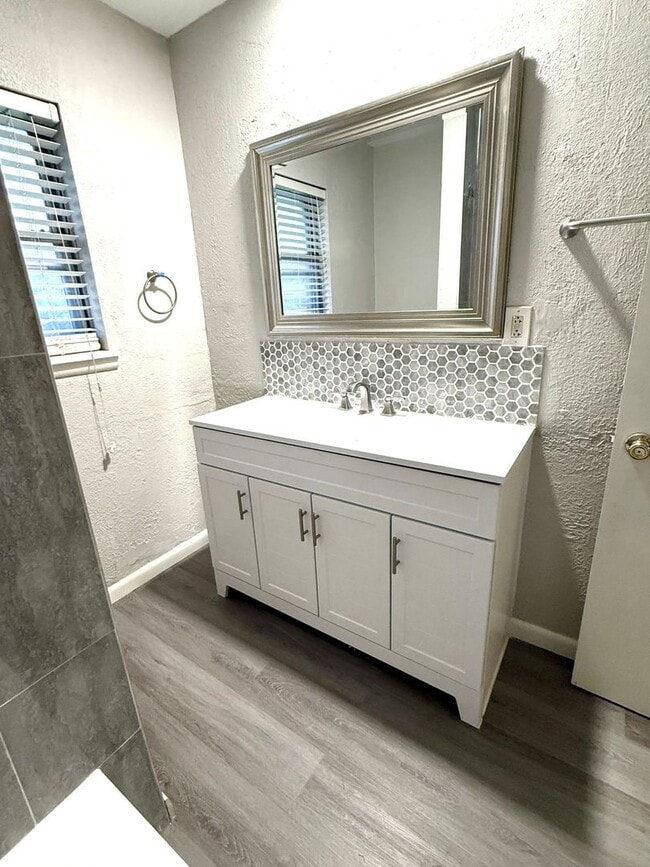 Building Photo - Updated 3 bedroom Near SWOSU $1.200/month