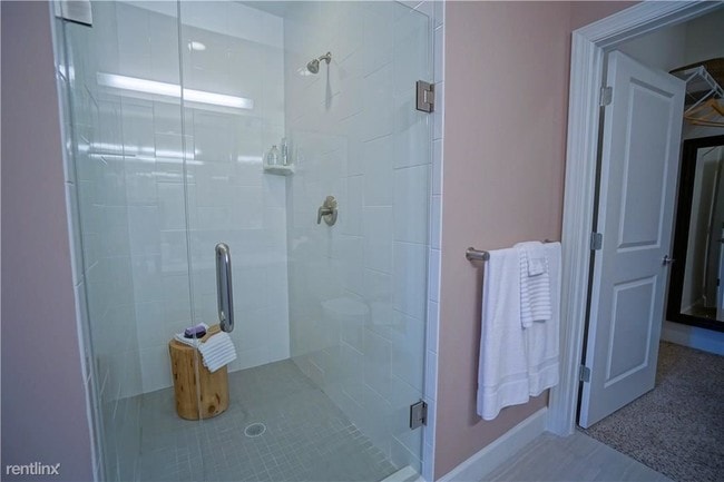 Building Photo - 8050 SW 72nd Ave