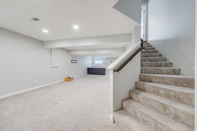 Building Photo - 4 Bed, 4 Bath House on Legends Golf Course