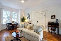 Building Photo - 306 E Victory Dr