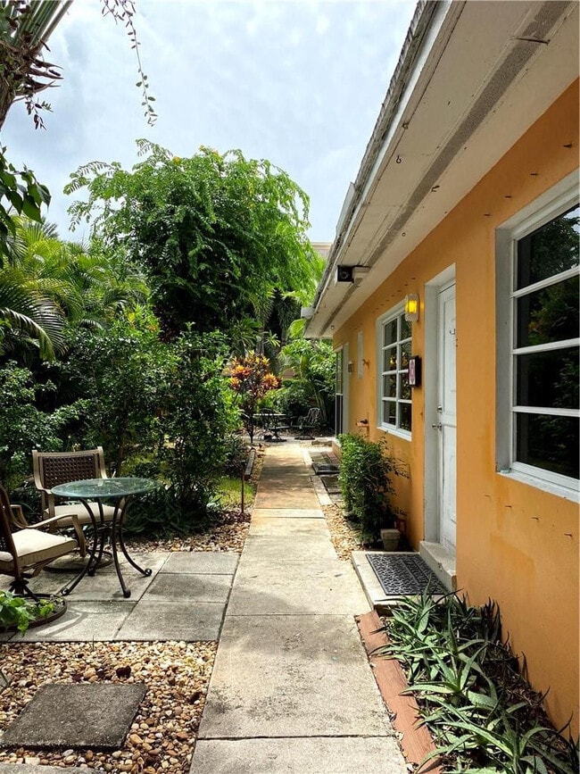 Building Photo - 1101 NE 17th Way