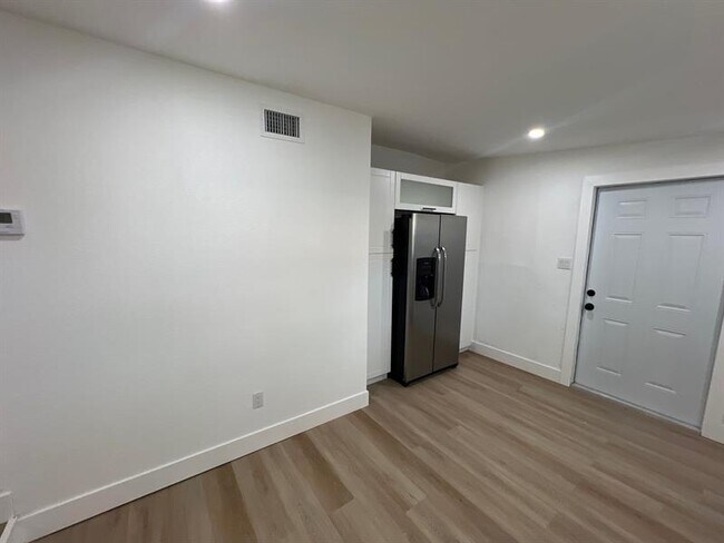 Building Photo - 10540 NW 28th Ave