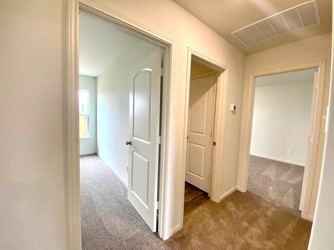 Building Photo - Brand new 4 bedroom, 2 bath home in the Pr...