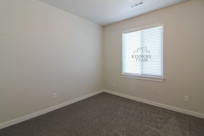 Building Photo - 5038 W 28th Ave